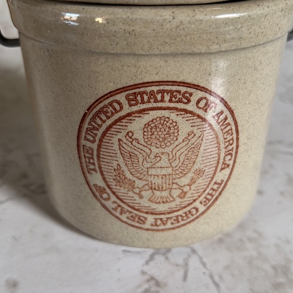 Vintage United States of America Cheese Crock with Lid and Metal Handle - Picture 10 of 16